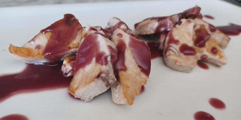 Filetto di tonno con riduzione di vino rosso